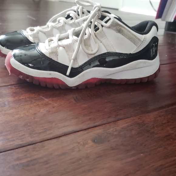 White Red & Black Preowned Jordans - Picture 3 of 6